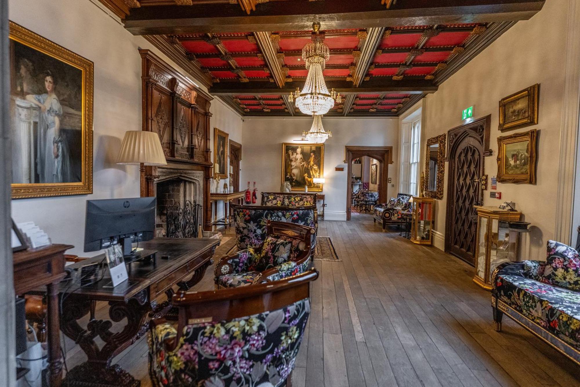 Weston Manor Hotel Luaran gambar