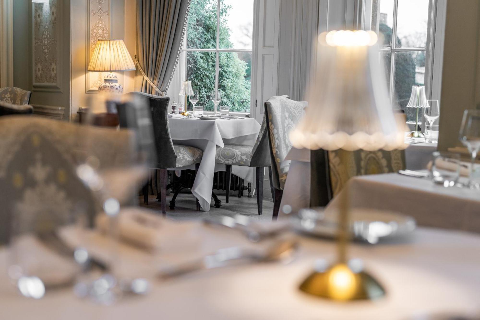Weston Manor Hotel Luaran gambar