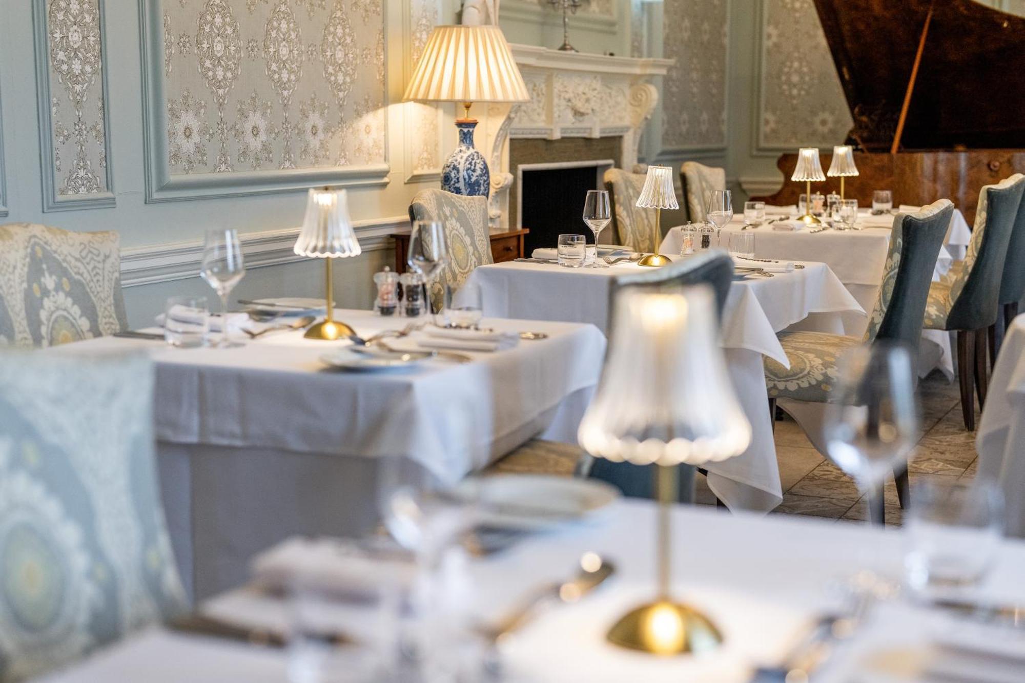 Weston Manor Hotel Luaran gambar