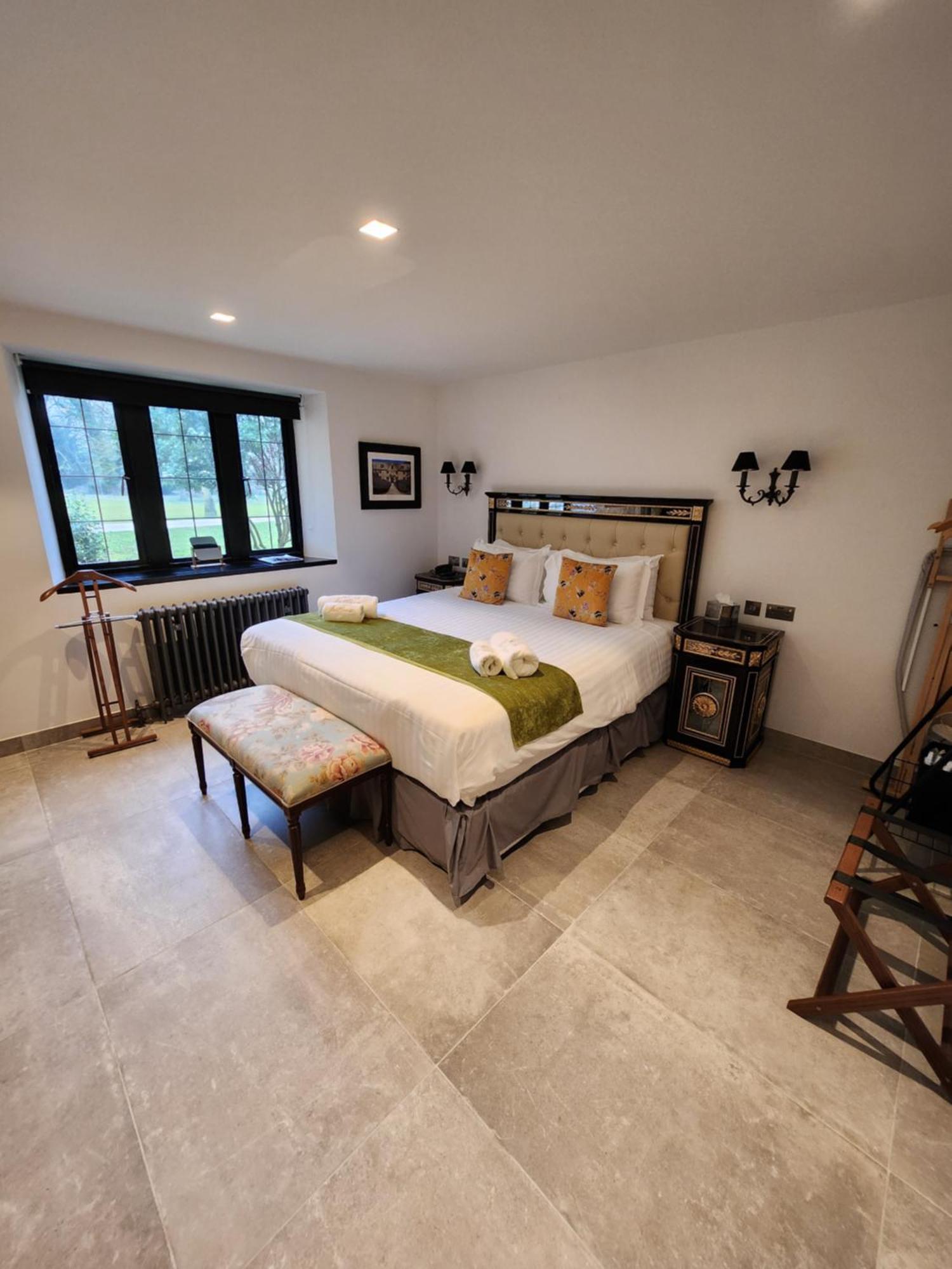 Weston Manor Hotel Luaran gambar