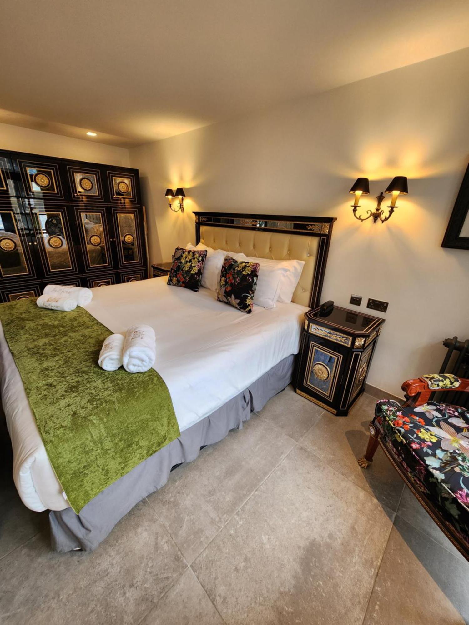 Weston Manor Hotel Luaran gambar