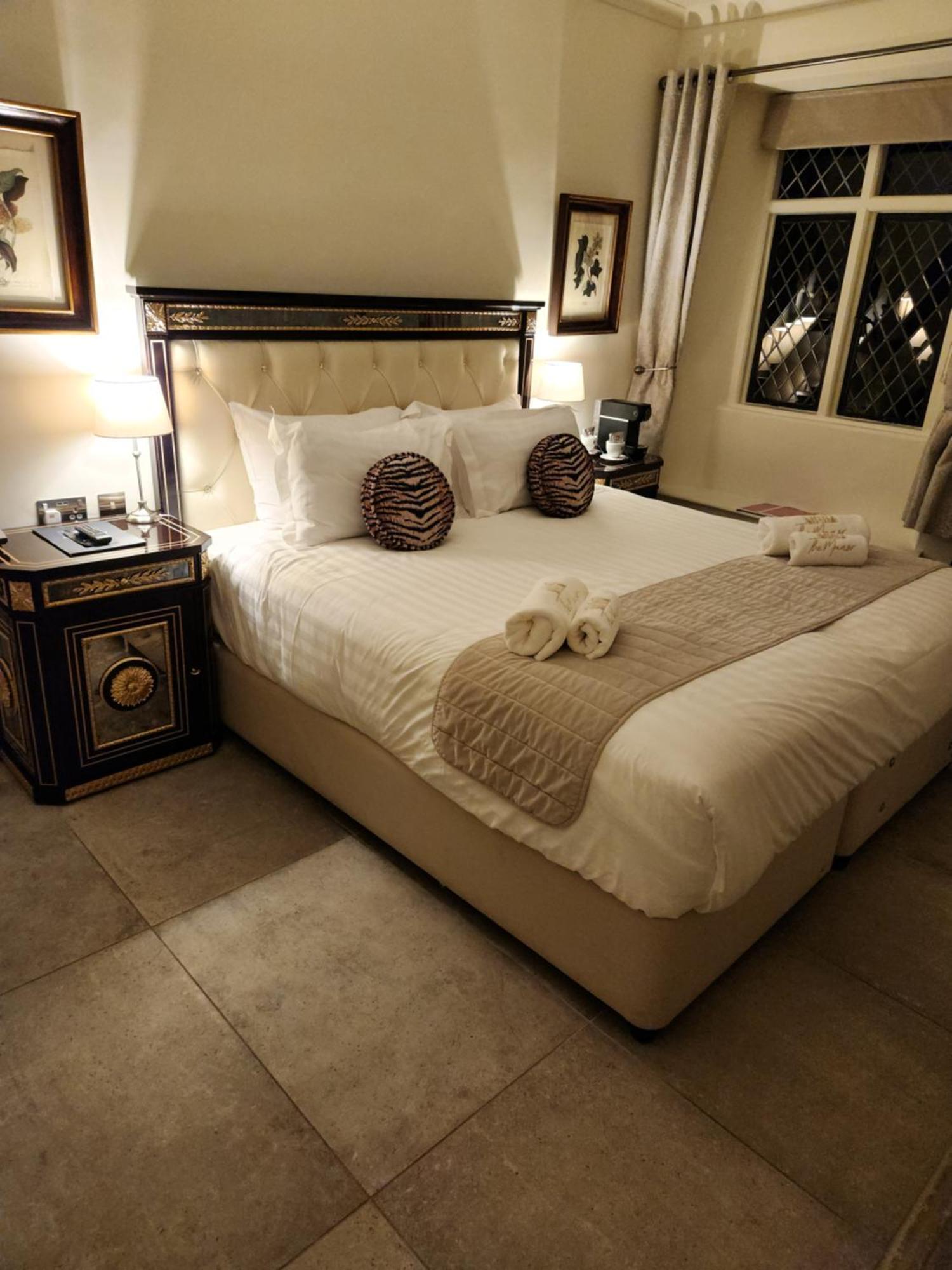 Weston Manor Hotel Luaran gambar