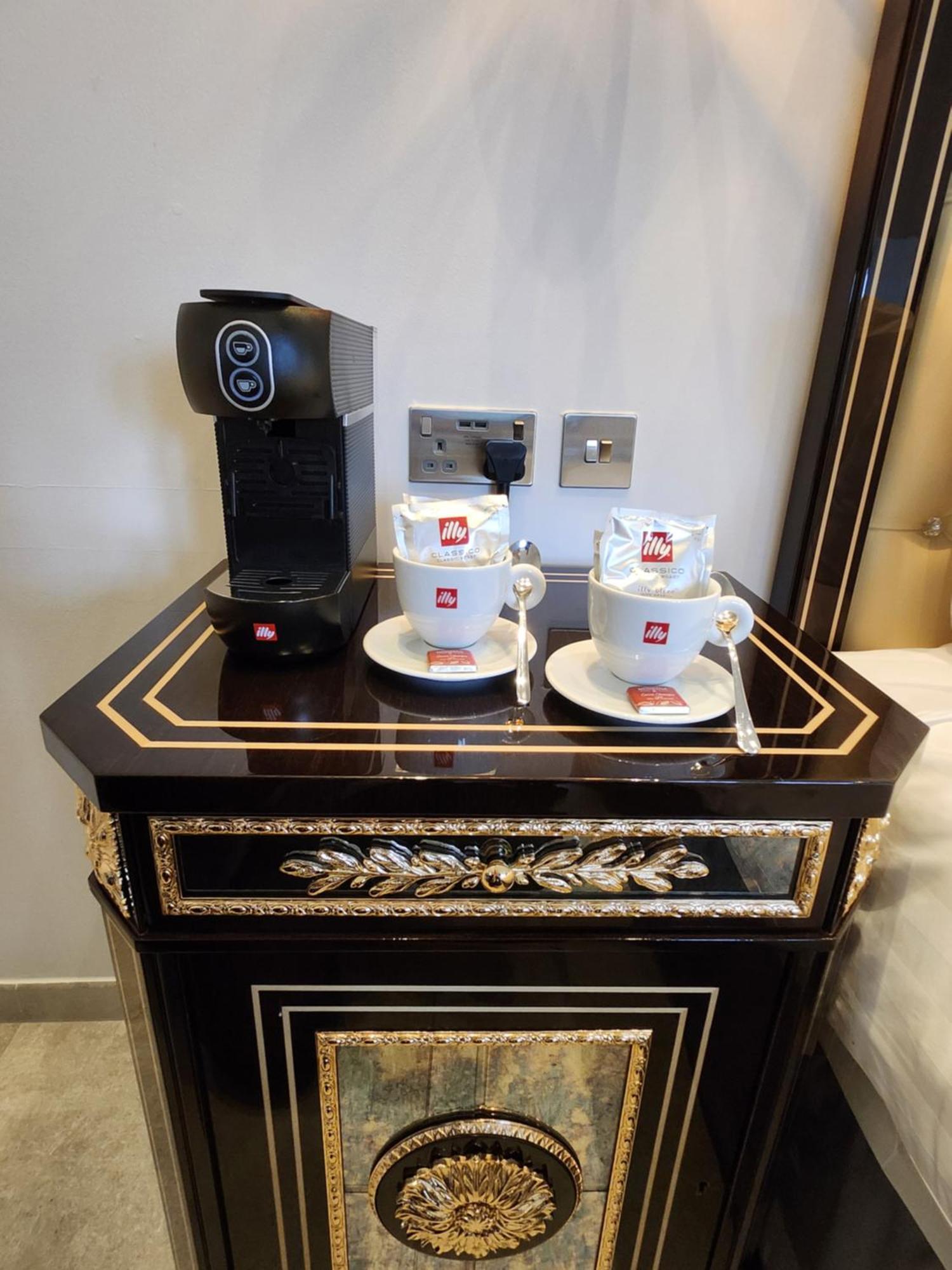 Weston Manor Hotel Luaran gambar