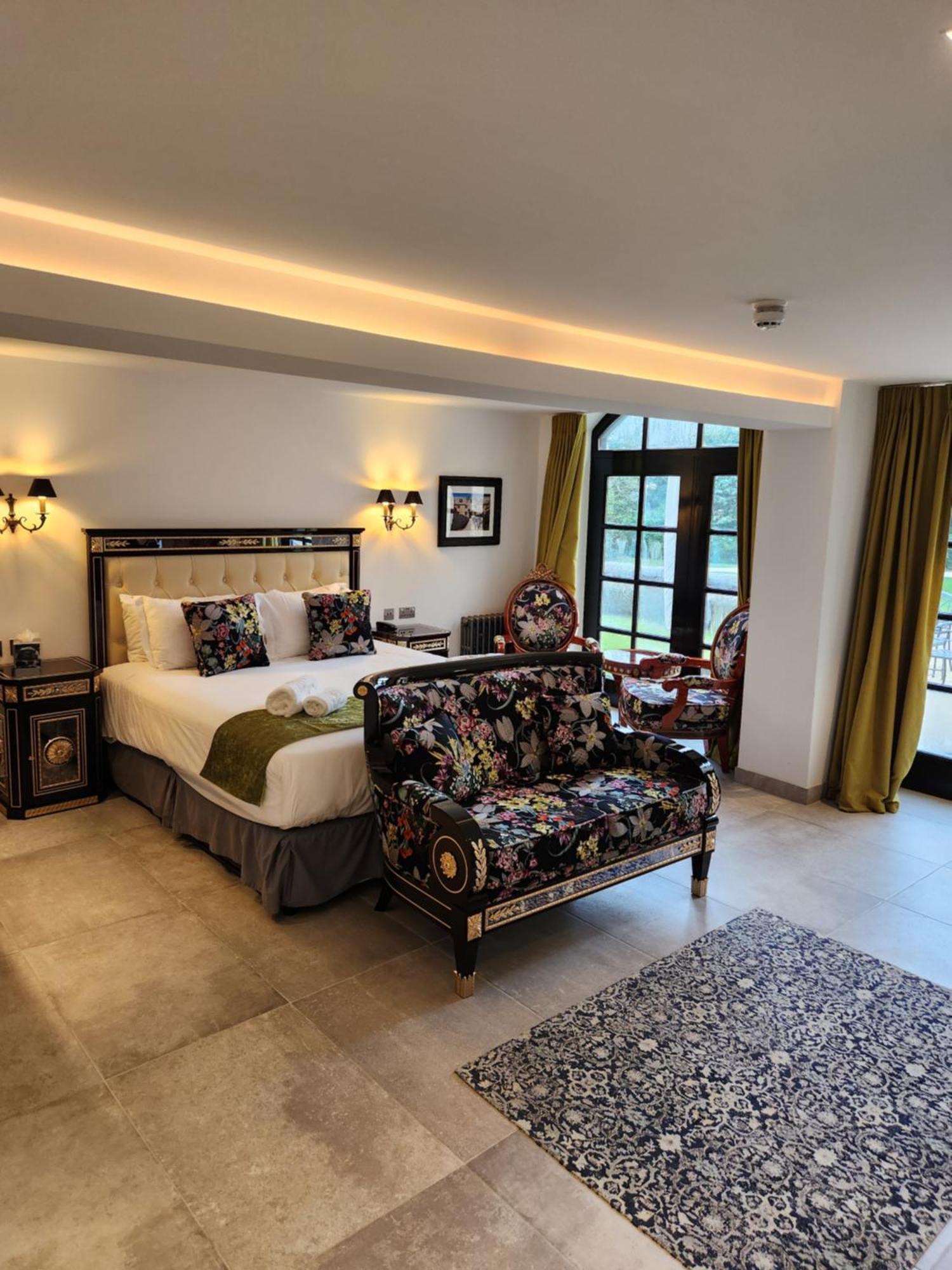 Weston Manor Hotel Luaran gambar