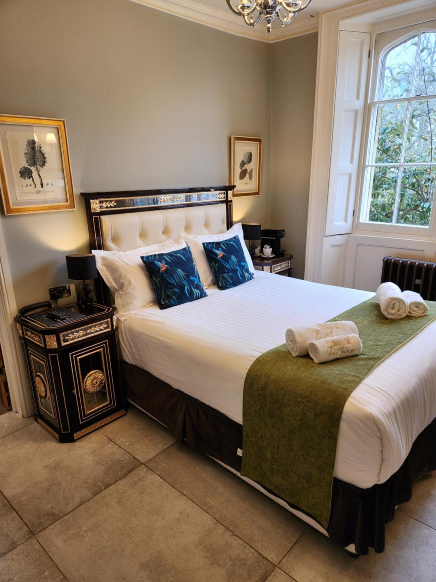 Weston Manor Hotel Luaran gambar